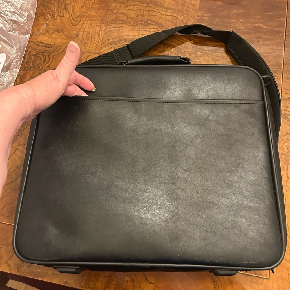 Targus SafePort Laptop Briefcase Black Messenger Work Bag